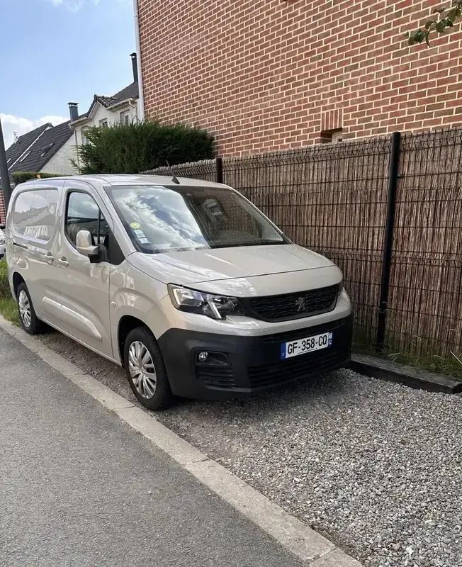 Beige Utilisé 2019 Peugeot Partner S Monospace | 15 400 € - Image 1/4