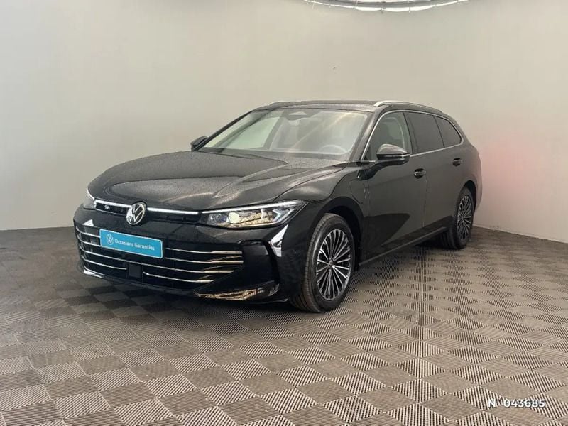 Noir Utilisé 2024 VW Passat Elegance Break | 43 990 € - Image 1/4