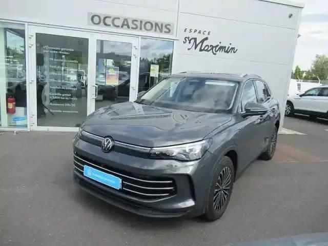 Gris Occasion 2024 VW Tiguan Elegance SUV | 46 990 € - Image 1/4