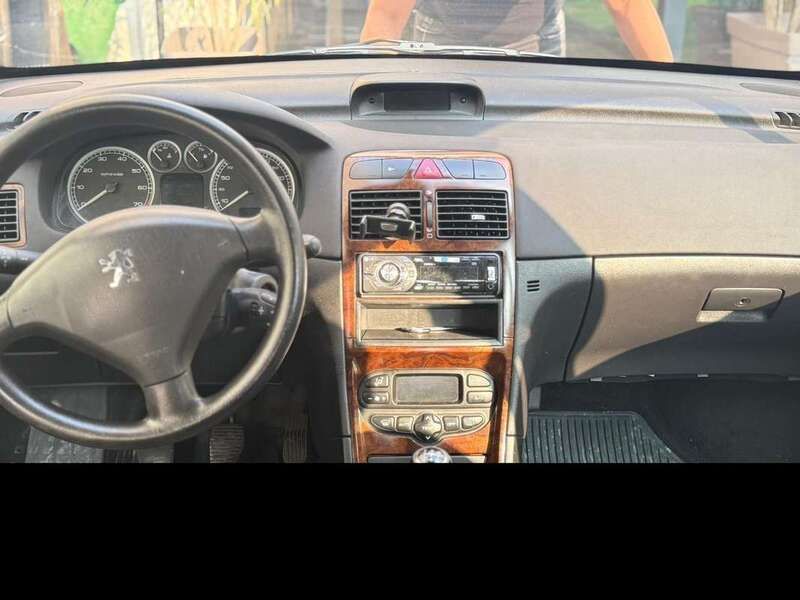 Image 3/4