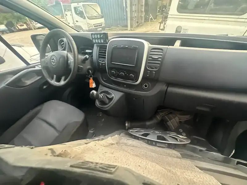 Image 2/4