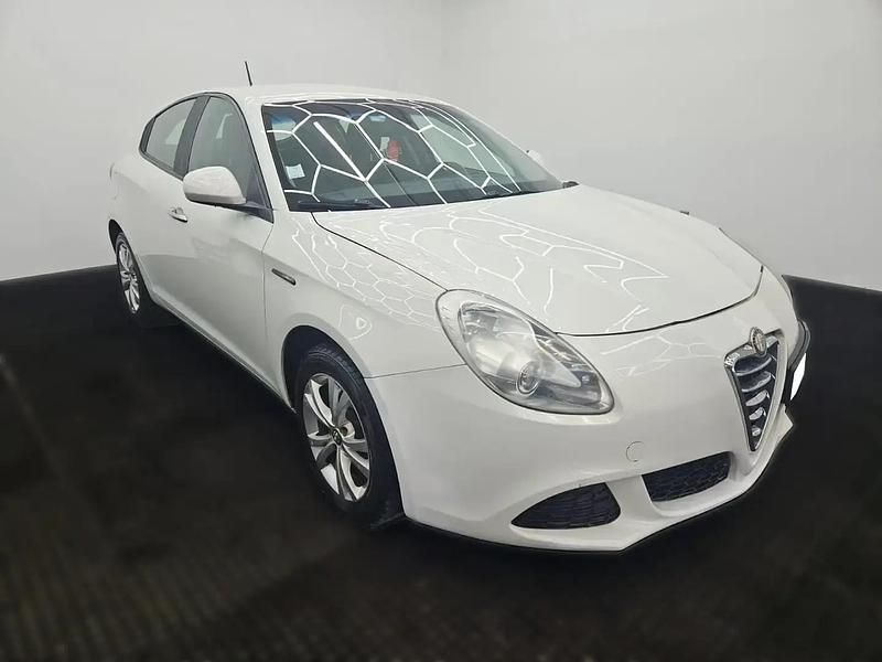 Blanc Utilisé 2012 Alfa Romeo Giulietta Citadine | 3 990 € - Image 1/4