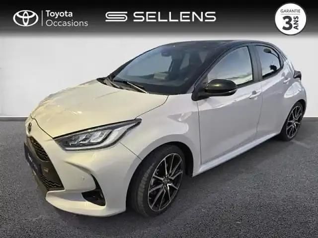 Bi ton gris chrome Utilisé 2023 Toyota Yaris Hybrid Sport Berline | 23 480 € (Prix cher) - Image 1/4