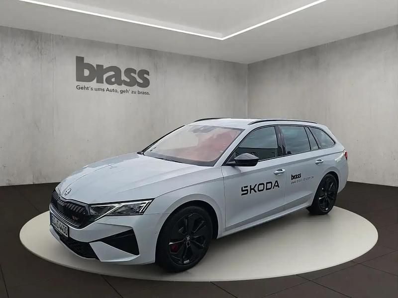 Blanc Utilisé 2025 Skoda Octavia RS Break | 44 300 € - Image 1/4