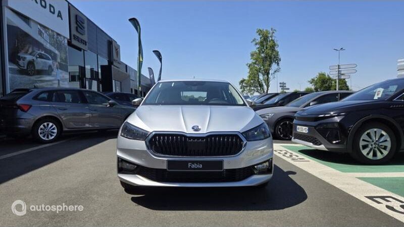 Gris Utilisé 2025 Skoda Fabia Selection Berline | 20 299 € (Prix juste) - Image 1/4