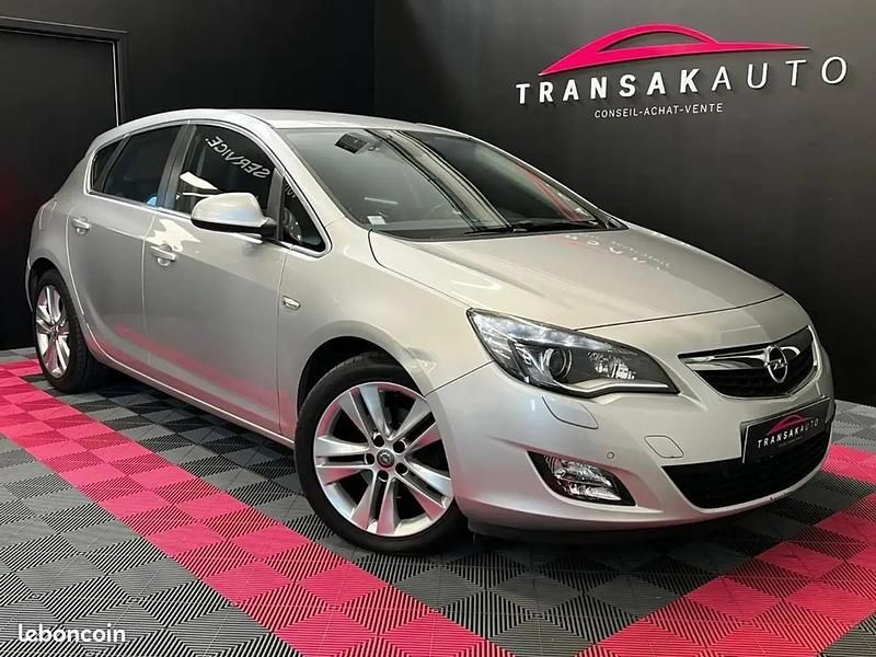 Gris Utilisé 2010 Opel Astra Cosmo Citadine | 5 490 € (Prix juste) - Image 1/4