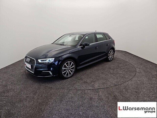 Bleu cosmos métallisé Utilisé 2020 Audi A3 Sportback e-tron Design Berline | 23 990 € (Bon prix) - Image 1/4