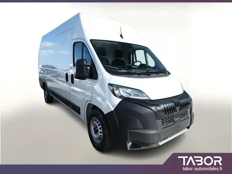 Blanc Nouvelle 2025 Peugeot Boxer Van | 31 914 € - Image 1/4