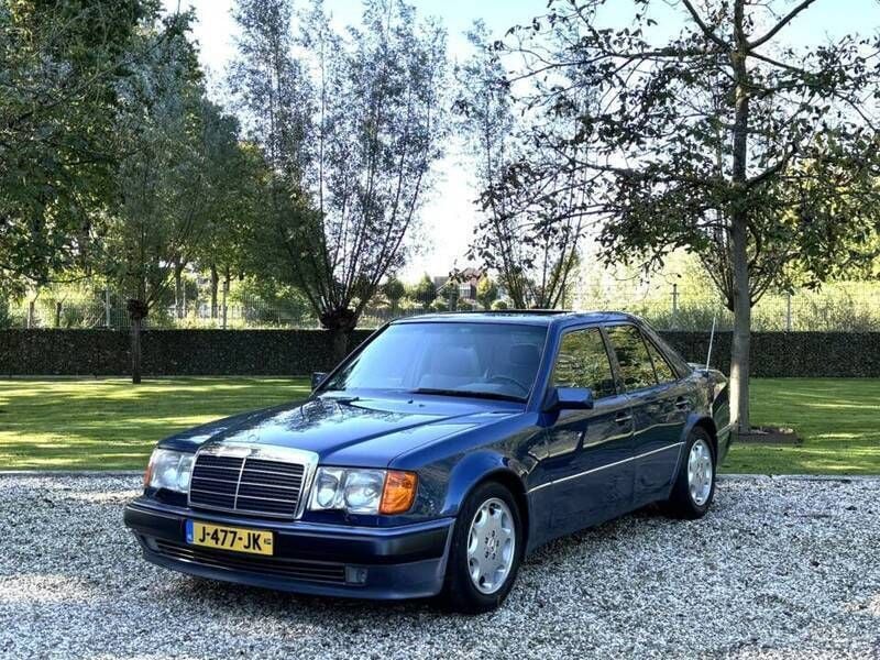 Bleu Utilisé 1993 Mercedes E500 Berline | 67 500 € - Image 1/4
