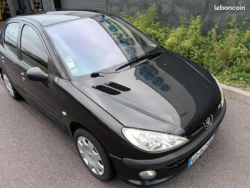 Noir Utilisé 2010 Peugeot 206 Berline | 2 900 € (Prix juste) - Image 1/4