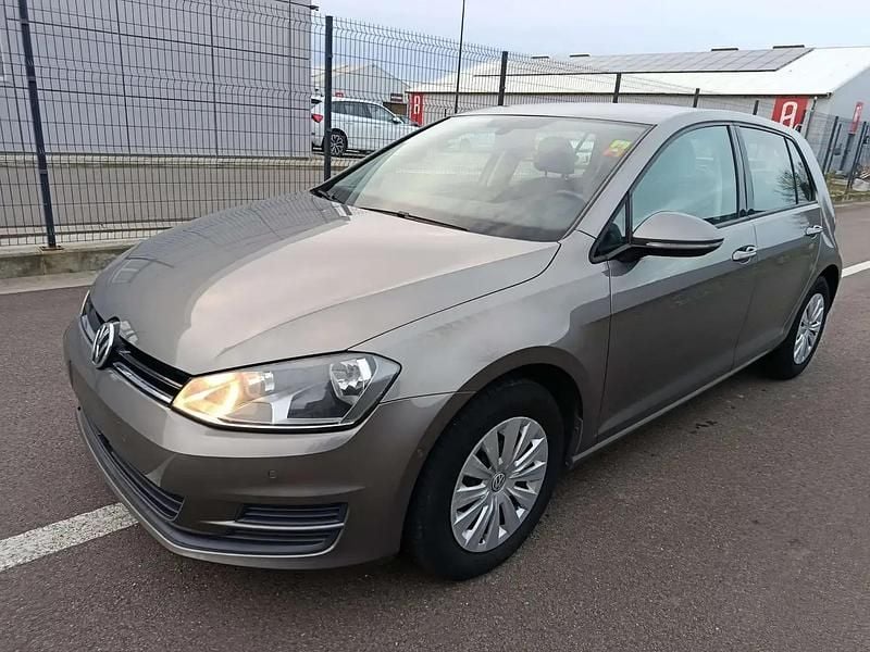 Gris Occasion 2015 VW Golf VII Trendline Berline | 11 300 € (Prix juste) - Image 1/4