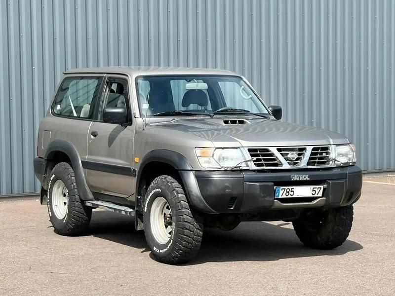 Beige Occasion 2001 Nissan Patrol SUV | 15 990 € - Image 1/4