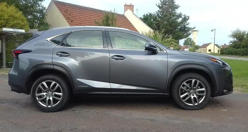 Gris Occasion 2015 Lexus NX300h SUV | 20 500 € (Prix juste) - Image 1/4
