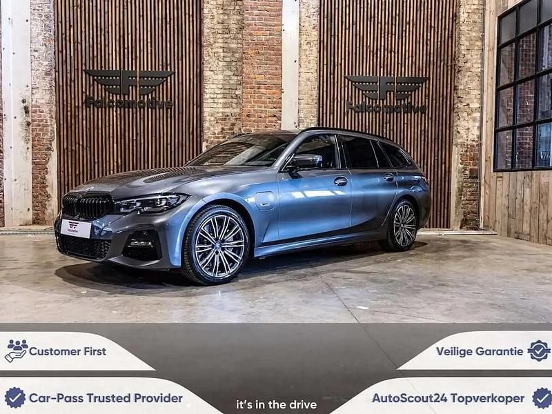 Gris Utilisé 2022 BMW 330e M Sport Break | 31 699 € (Prix juste) - Image 1/4