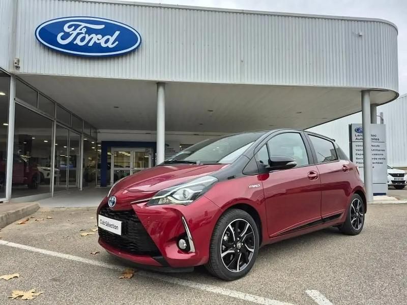 Rouge Occasion 2018 Toyota Yaris Hybrid Berline | 16 900 € (Prix juste) - Image 1/4