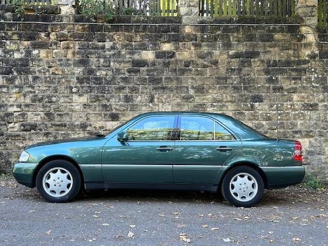 Vert Utilisé 1993 Mercedes C280 Berline | 4 900 € - Image 1/4