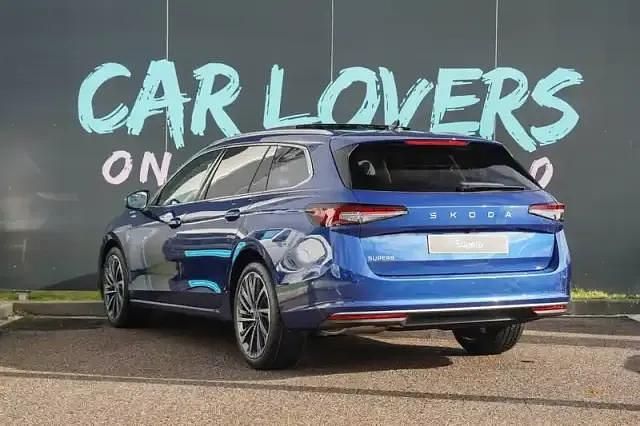 Nouvelle Skoda Superb 150 ch (110 kW) 2025 Bleu cobalt Break