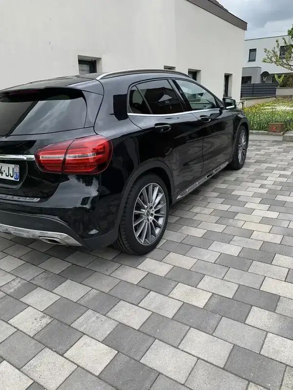Utilisé 2019 Mercedes GLA250 SUV | 32 000 € (Prix juste) - Image 1/4