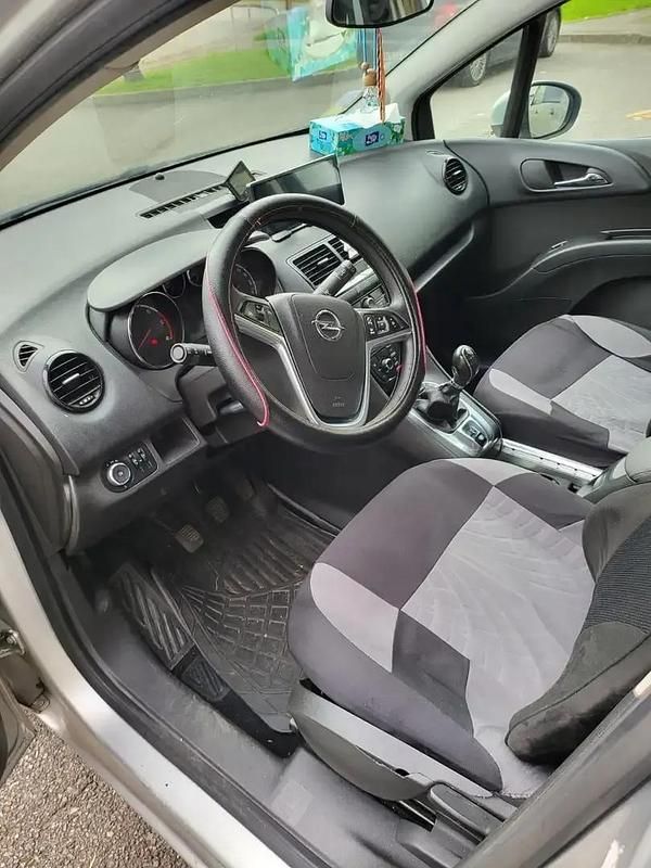 Utilisé 2011 Opel Meriva Monospace | 3 600 € - Image 1/4