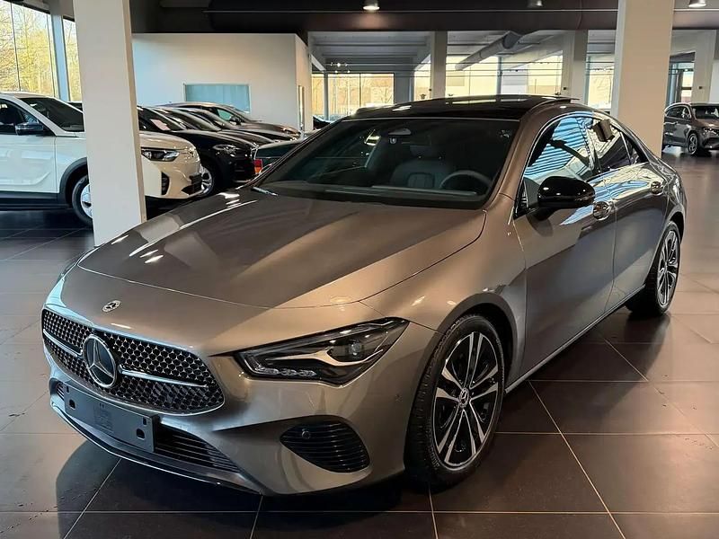 Gris Occasion 2024 Mercedes CLA180 Progressive Berline | 31 990 € (Prix juste) - Image 1/4