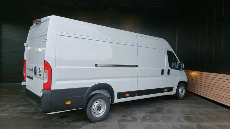Image 2/4