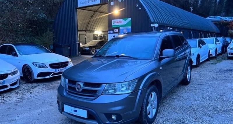 Gris Occasion 2011 Fiat Freemont Urban SUV | 9 000 € - Image 1/4