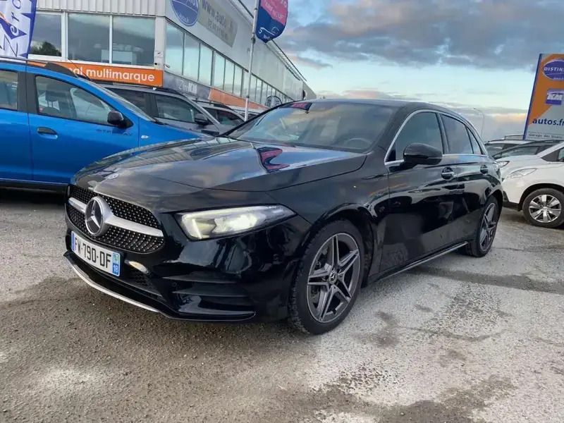 Noir Utilisé 2020 Mercedes A250 AMG line Berline | 31 980 € - Image 1/4