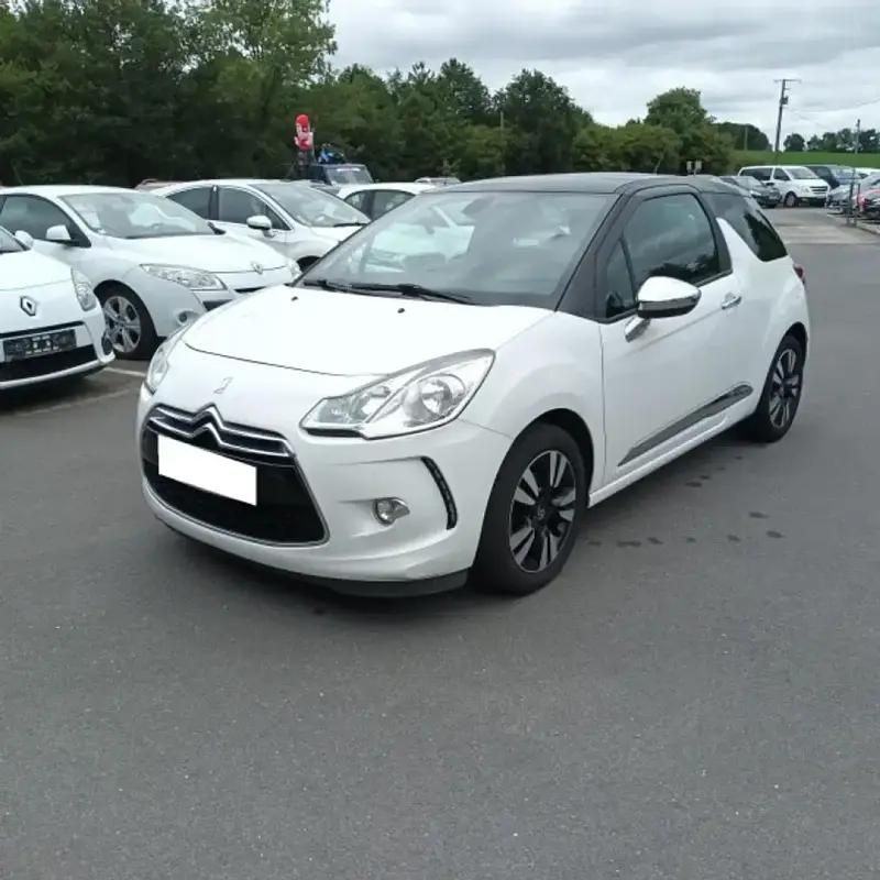 Blanc Utilisé 2010 Citroën DS3 So Chic Berline | 8 990 € (Prix assez cher) - Image 1/4