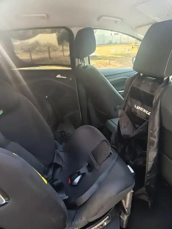 Blanc Utilisé 2013 Ford C-MAX S Monospace | 8 000 € (Prix juste) - Image 1/4