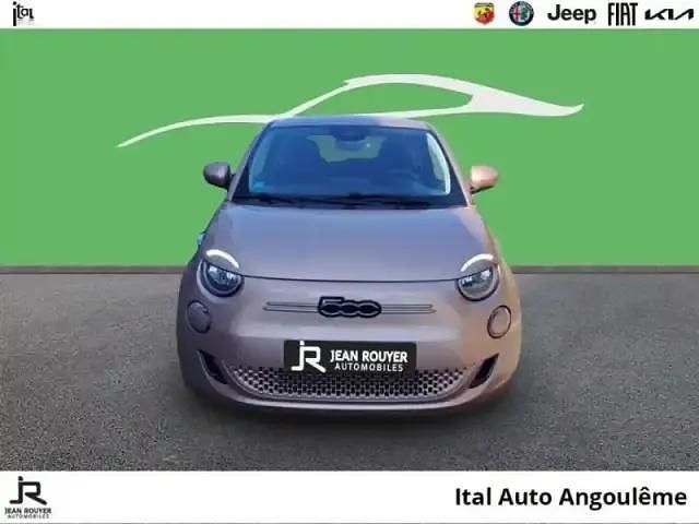 Occasion Fiat 500e 86 kW (118 ch) 2023 Rose gold métal Citadine