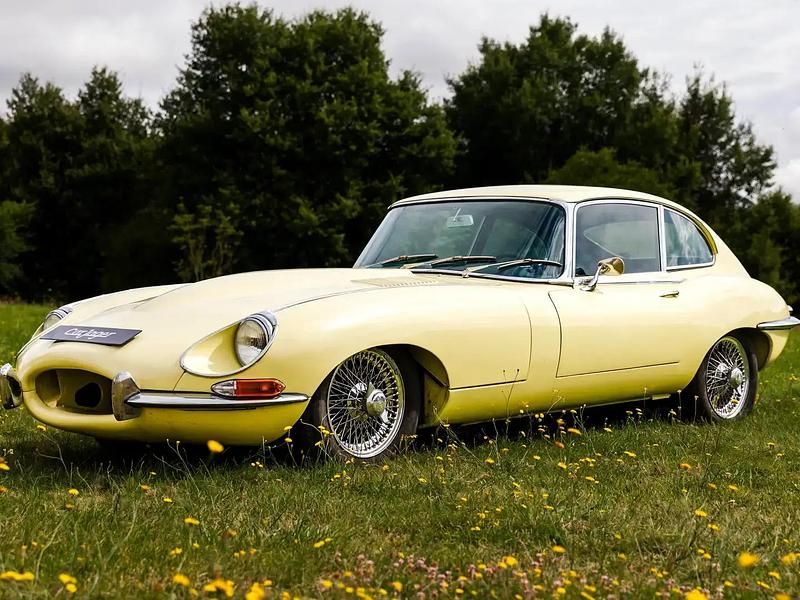 Jaune Occasion 1968 Jaguar E-Type Coupé | 85 000 € - Image 1/4