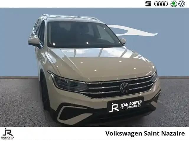 Blanc Utilisé 2024 VW Tiguan Allspace Life SUV | 45 989 € (Prix assez cher) - Image 1/4