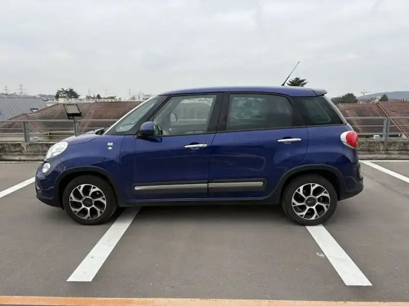Image 2/4