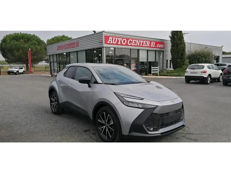 Gris Nouvelle 2025 Toyota C-HR Design SUV | 31 690 € (Prix cher) - Image 1/4