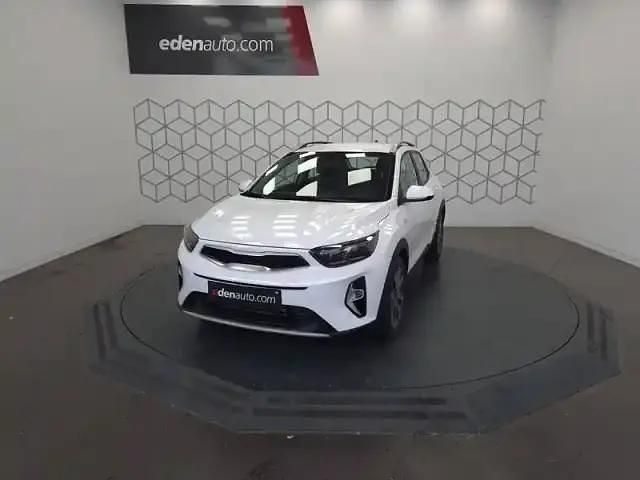 Snow white Nouvelle 2025 Kia Stonic SUV | 23 990 € (Prix juste) - Image 1/4