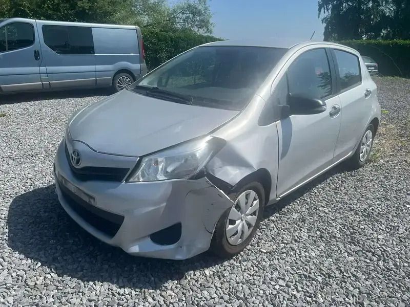 Argent Utilisé 2012 Toyota Yaris Berline | 2 500 € - Image 1/4