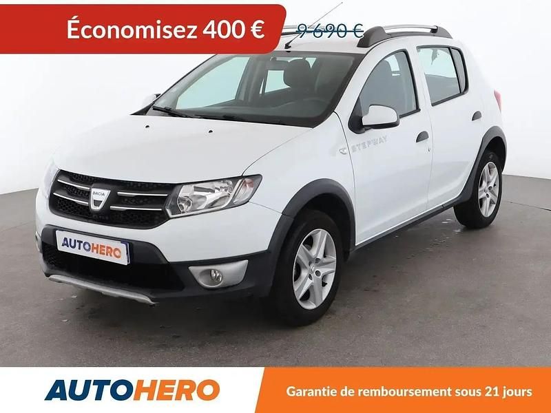 Blanc Utilisé 2016 Dacia Sandero Prestige Citadine | 9 290 € (Prix juste) - Image 1/2
