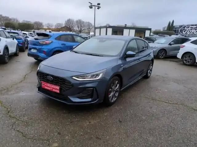 Bleu azur métallisé Occasion 2022 Ford Focus ST-Line Berline | 18 490 € (Prix juste) - Image 1/4