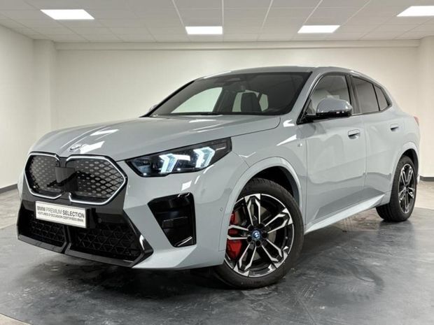Utilisé 2025 BMW iX2 M Sport SUV | 49 900 € (Prix juste) - Image 1/4