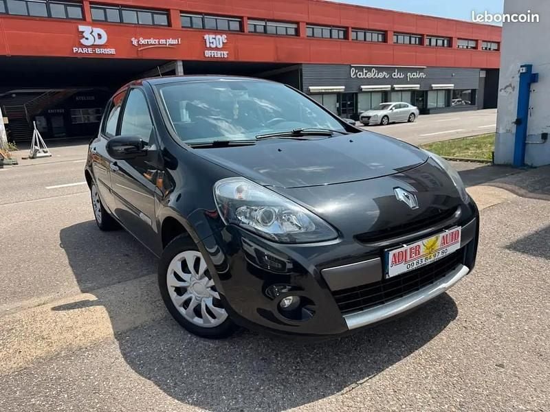 Noir Utilisé 2010 Renault Clio III Dynamique Berline | 4 490 € (Prix juste) - Image 1/4