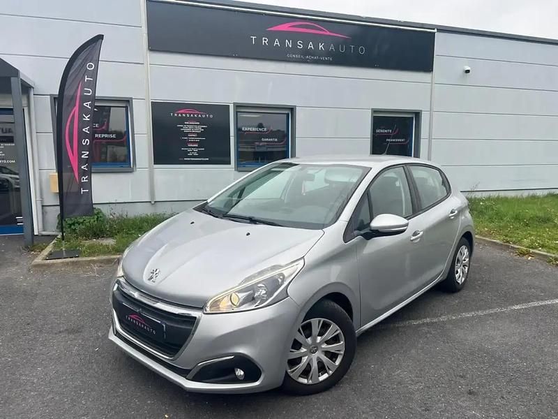 Gris Utilisé 2016 Peugeot 208 Business-Line Citadine | 7 990 € (Prix juste) - Image 1/4