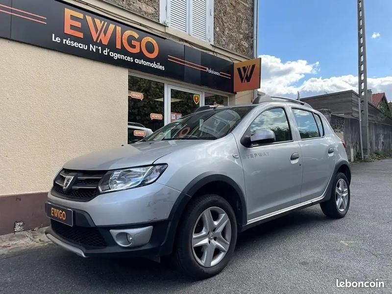 Gris Occasion 2014 Dacia Sandero Prestige Berline | 6 490 € (Bon prix) - Image 1/4