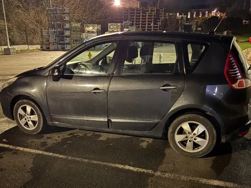 Gris Utilisé 2010 Renault Scénic III Expression Monospace | 3 800 € (Prix juste) - Image 1/4