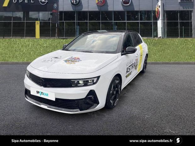 Blanc Utilisé 2023 Opel Astra GSe | 33 990 € - Image 1/4