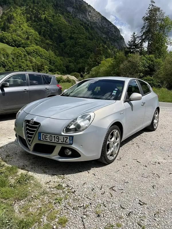 Utilisé 2014 Alfa Romeo Giulietta Business Citadine | 8 000 € (Bon prix) - Image 1/4