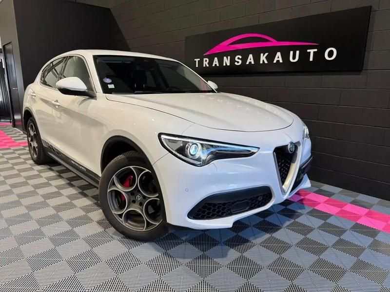 Blanc Occasion 2017 Alfa Romeo Stelvio Lusso SUV | 24 990 € (Prix juste) - Image 1/4