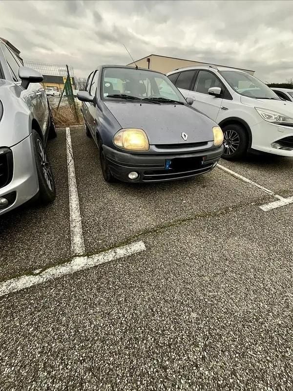 Occasion 2000 Renault Clio II Berline | 2 100 € (Prix juste) - Image 1/4