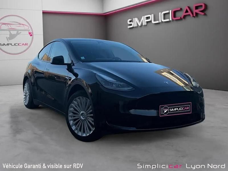 Noir Occasion 2024 Tesla Model Y Standard Range SUV | 27 780 € (Prix juste) - Image 1/4