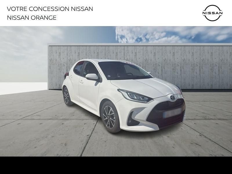 Blanc pur Occasion 2022 Toyota Yaris Hybrid Berline | 17 380 € (Bon prix) - Image 1/4