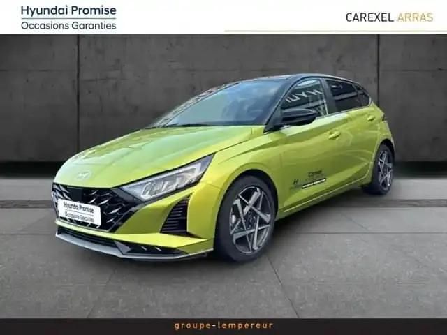 Lucid lime metallic/toit+rétros black Occasion 2025 Hyundai i20 Berline | 24 990 € (Prix cher) - Image 1/4